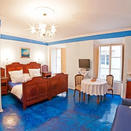 Apartment Big Blue Old Town Centre